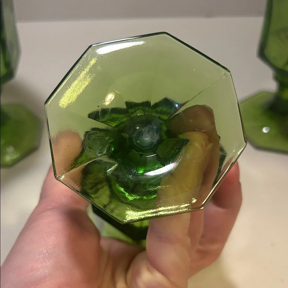 Vgt Set of Green Independence octagonal wine goblets. Midcentury. - Picture 4 of 4